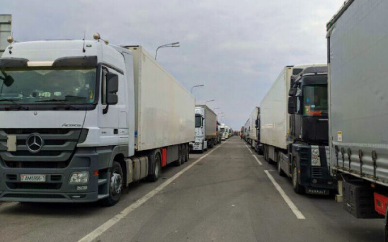 Литва припинила пропускати вантажівки з Калінінградської області РФ