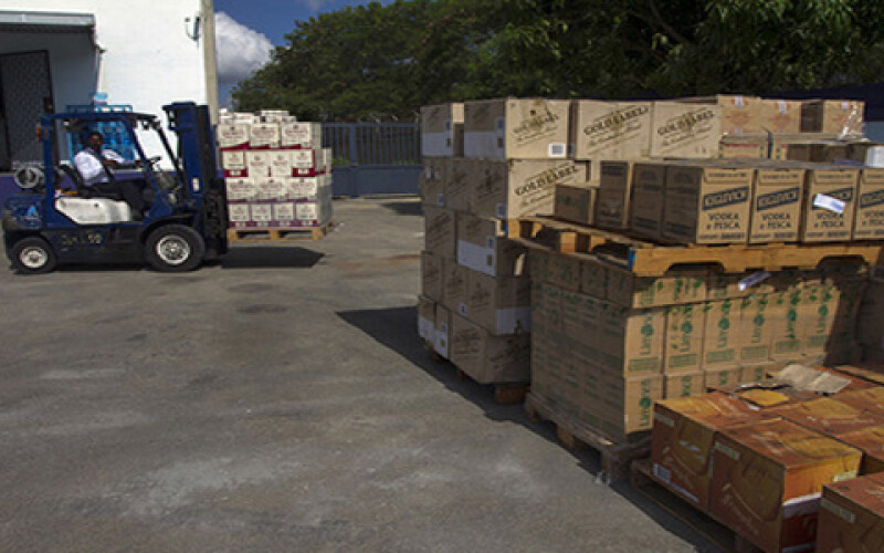 Доминиканцы отравились на поминках по жертвам токсичного рома