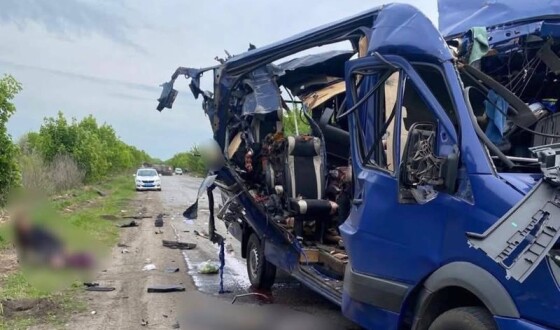 Росіяни атакували ударними дронами рейсовий автобус на Сумщині: є загиблі