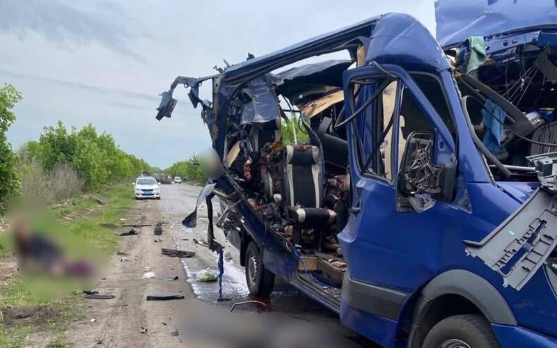 Росіяни атакували ударними дронами рейсовий автобус на Сумщині: є загиблі