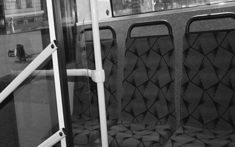 В Запорожье подростки разгромили автобус