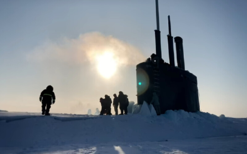 Підводний човен США пробив лід та піднявся на поверхню в Арктиці. Відео