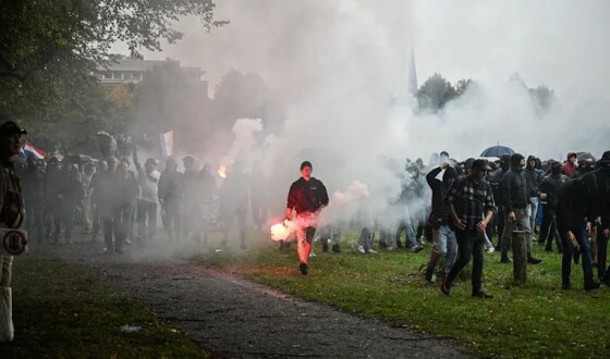У Нідерландах антимігрантські протести поліція розігнала за допомогою водометів