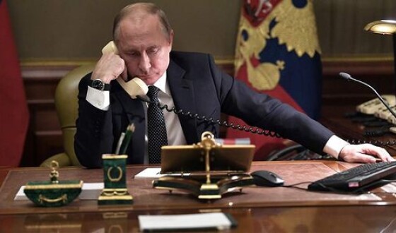 Путін і Меркель у телефонному режимі обговорили транзит газу через Україну