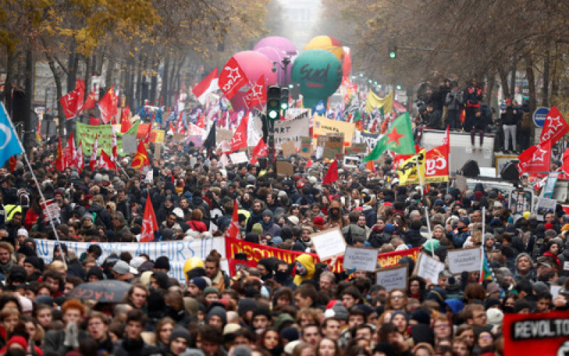 Більше 60 осіб затримано в Парижі на акції протесту