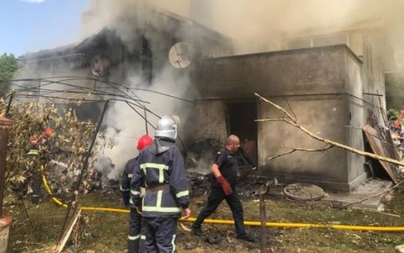 Легкомоторний літак впав на житловий будинок на Прикарпатті: загинуло 4 людини