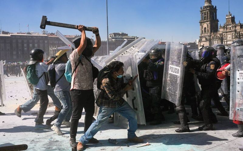 У Мексиці відбуваються масові антиурядові протести