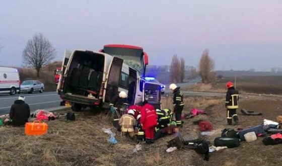 На Хмельниччині в ДТП потрапив мікроавтобус з переселенцями: є загиблі