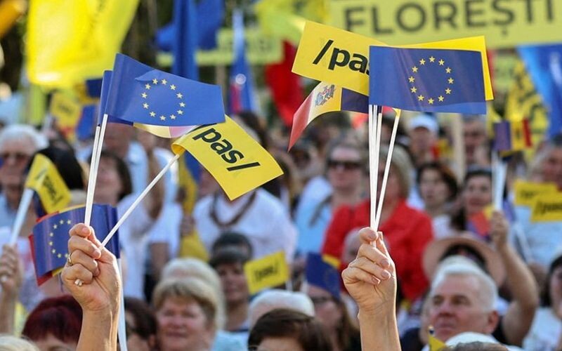 У Молдові напередодні парламентських виборів відбувся великий мітинг на підтримку партії Маї Санду