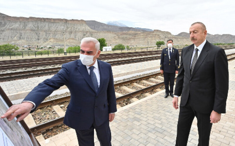 Азербайджан готується прокласти дорогу через Вірменію