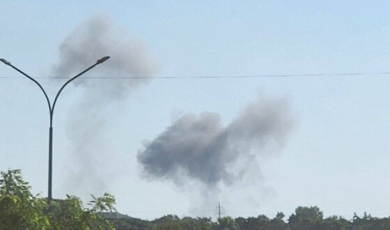 У Бердянську в районі аеропорту пролунало 11 вибухів