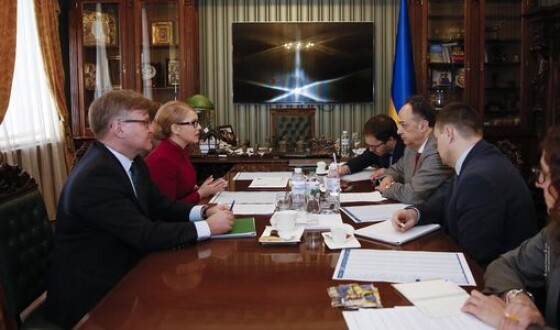 Юлія Тимошенко обговорила з Головою Представництва ЄС в Україні порушення під час виборів