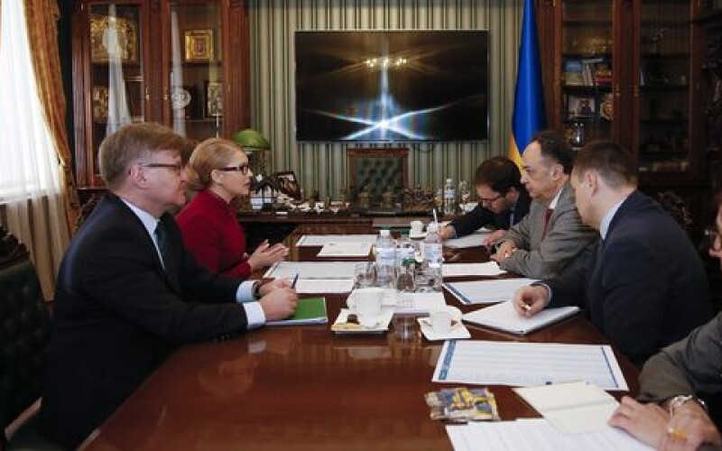 Юлія Тимошенко обговорила з Головою Представництва ЄС в Україні порушення під час виборів