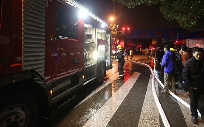 Вісім людей загинули в пожежі на промисловому об&#8217;єкті в Шанхаї