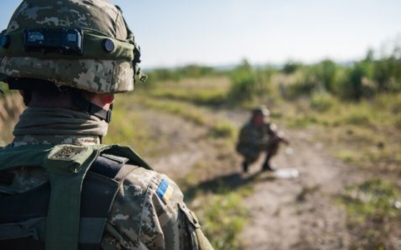 Двоє військових підірвалися на Донбасі