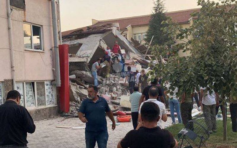 У Туреччині потужний землетрус: під завалами шукають людей