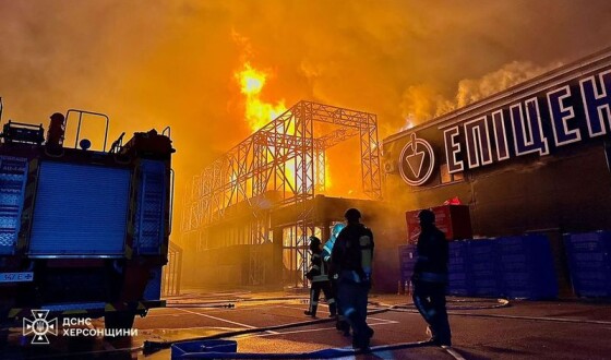 У Херсоні окупанти обстріляли гіпермаркет «Епіцентр»