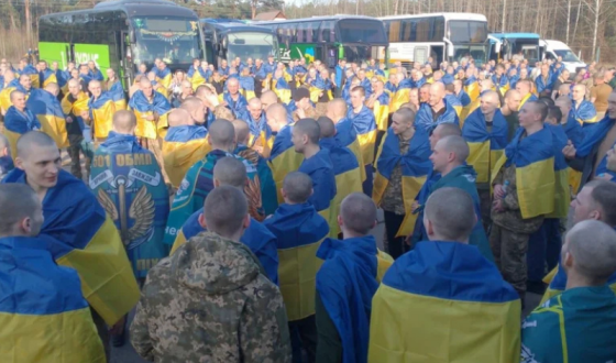 В Україну з полону повернулись 277 захисників