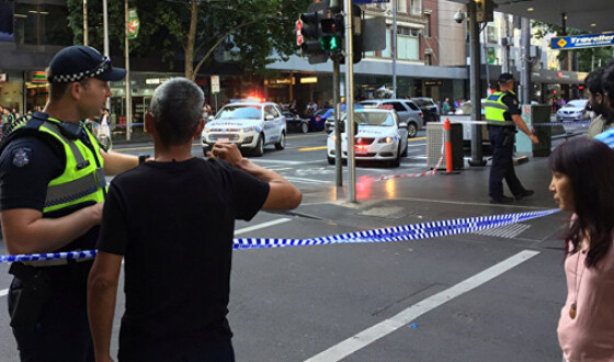 Наезд автомобиля на пешеходов в Мельбурне: много пострадавших
