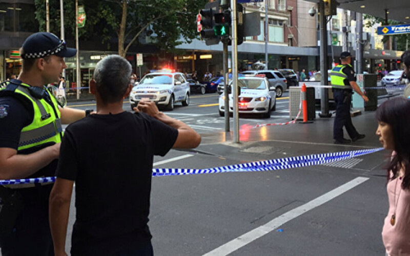 Наезд автомобиля на пешеходов в Мельбурне: много пострадавших