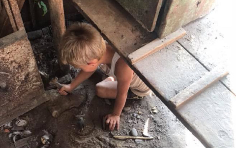 На Прикарпатті знайшли хлопчика, який живе сам по собі