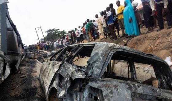 У Нігерії загинули 28 людей внаслідок вибуху бензоцистерни