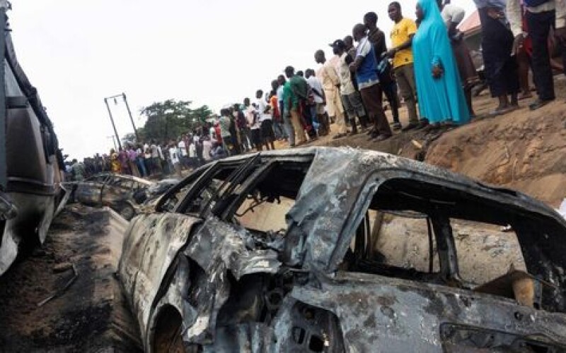 У Нігерії загинули 28 людей внаслідок вибуху бензоцистерни