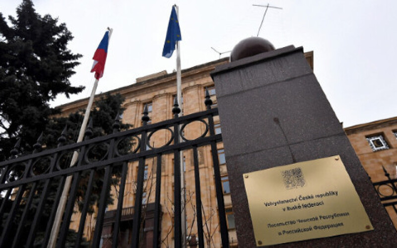 Посольство Чехії в Москві звільнило понад 70 росіян