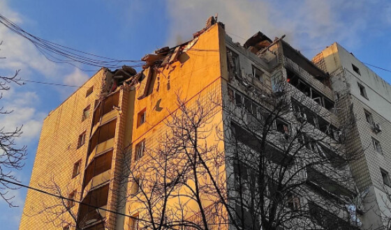 Ранком 16 березня через ворожий обстріл у Києві обвалилася частина житлового будинку