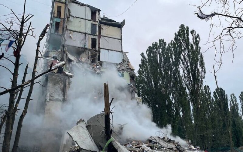 Ворог вдарив по Києву ударними дронами та ракетами
