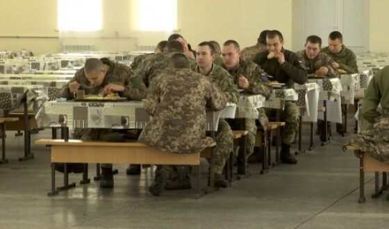 Військовослужбовців в Україні будуть годувати по-новому