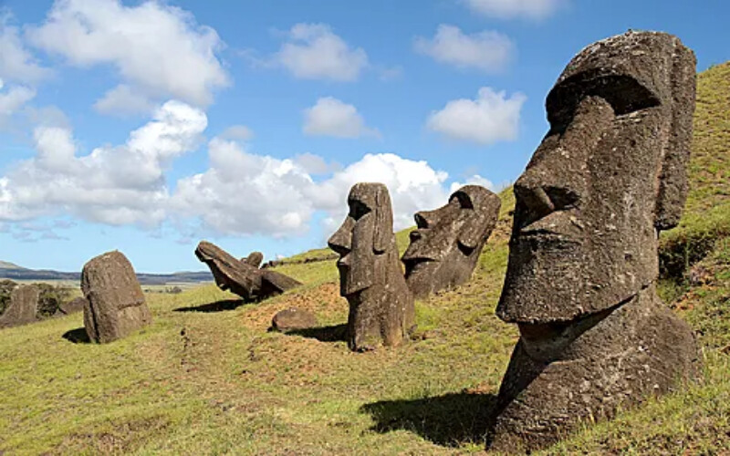 Внаслідок пожежі на острові Пасхи постраждали статуї моаї