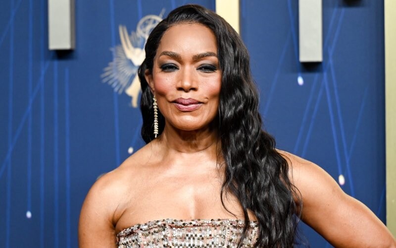 Анжела Бассетт підтримала доньку на розкішному Le Bal des Débutantes у Парижі