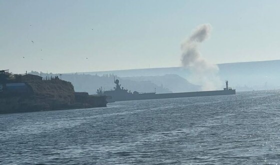 У Севастополі в районі Стрілецької бухти пролунали вибухи
