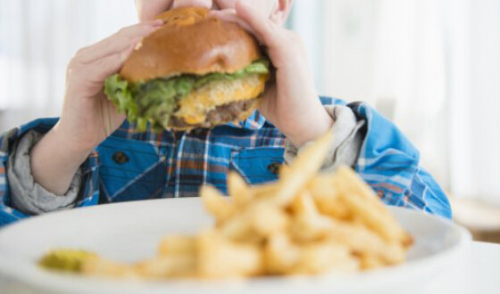 Ученые заявили, что отказ от ужина может ускорить процессы похудения
