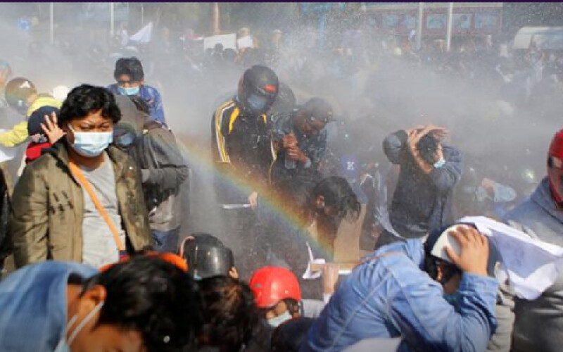 У М&#8217;янмі поліція і військові відкрили вогонь для розгону протестувальників