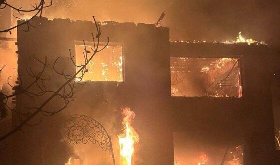 Житловий будинок горить у Запоріжжі після атаки РФ