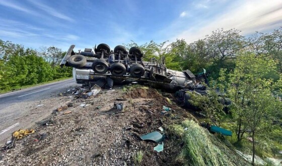 На трасі Одеса-Рені зіткнулися вантажівка та автоцистерна: є загиблі