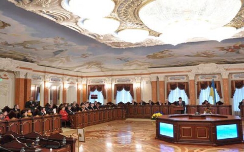 Кількість суддів Верховного суду України скоротиться в два рази