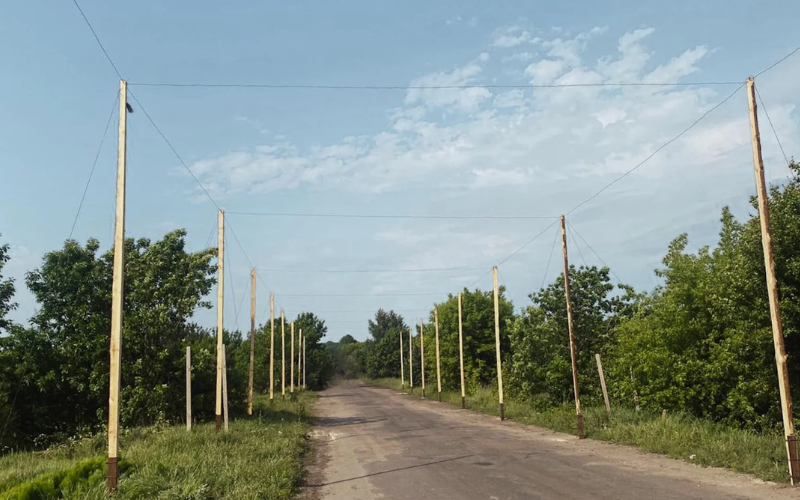 На Сумщині дороги накривають антидроновими сітками