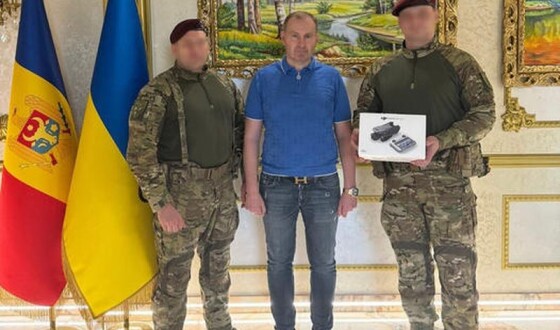 Почесний консул Республіки Молдова у Хмельницькому передав сучасний дрон ЗСУ