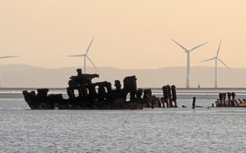 Фотограф запечатлел корабль-призрак на побережье Формби