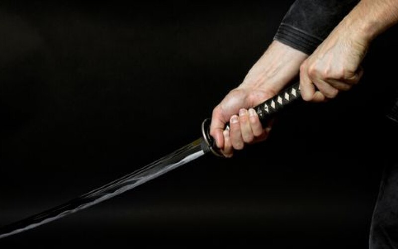 В Токио неизвестный напал на прохожих с самурайским мечом