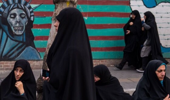 В Ірані поліція знову полюватиме на жінок, які не носять хіджаб