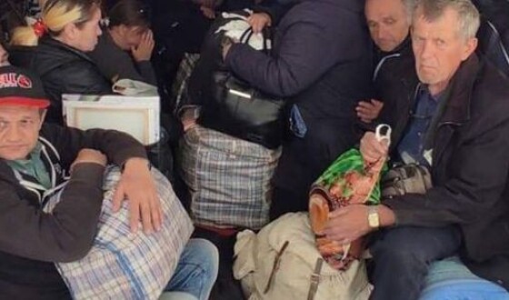 На Луганщині ворог обстріляв евакуаційний автобус з людьми