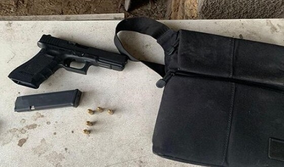 Злодій з Херсону вкрав пістолет у київського поліцейського. ВІДЕО