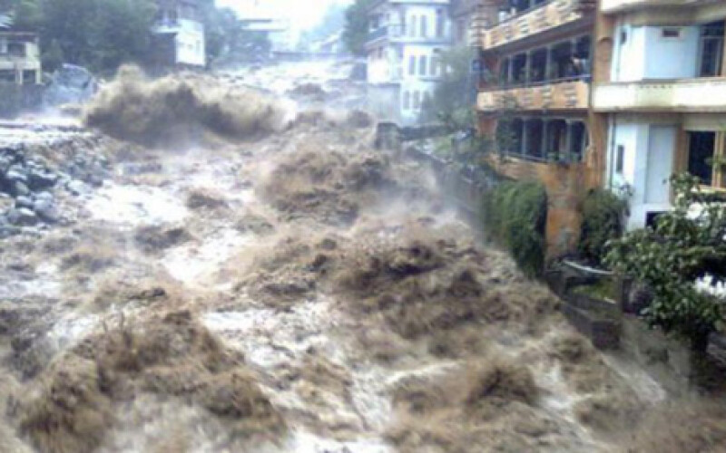 В Индии из-за проливных дождей из берегов вышли реки