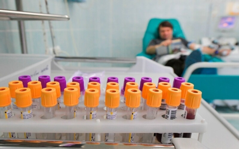 У Росії почали лікувати хворих з COVID-19 переливанням плазми крові