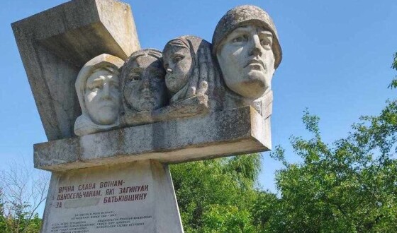 На Прикарпатті відмовилися зносити пам&#8217;ятники радянським солдатам