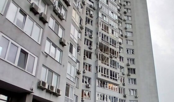Ворог влучив дроном по житловому будинку у Дарницькому районі Києва